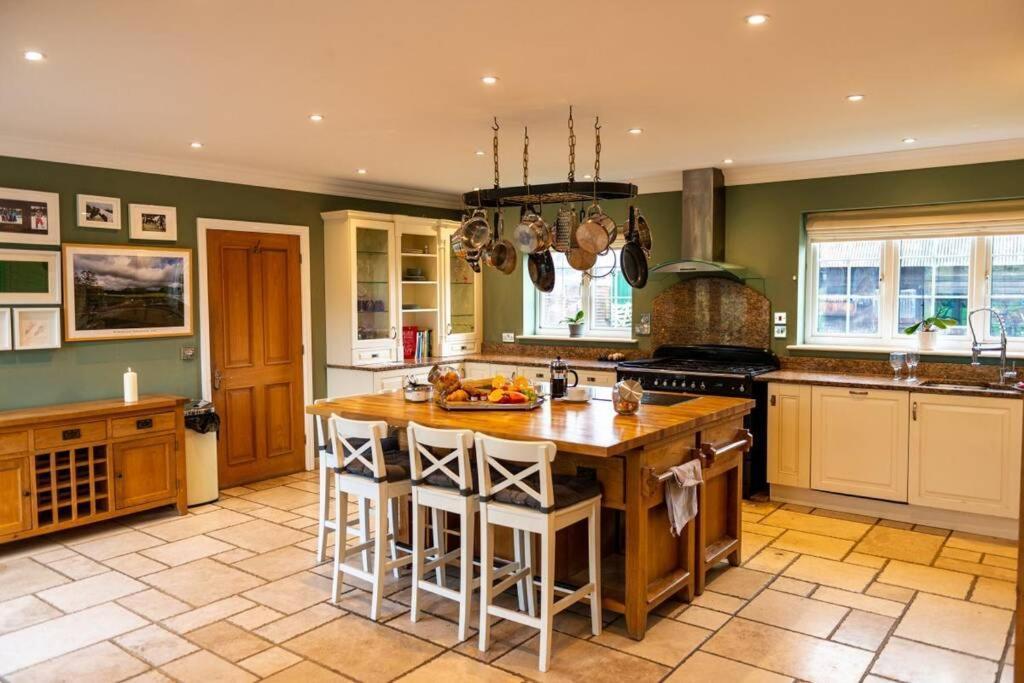 Langford Farmhouse - New Forest National Park Luxury 4Bd, Hot Tub, Cinema, 10 Acres Bartley Kültér fotó