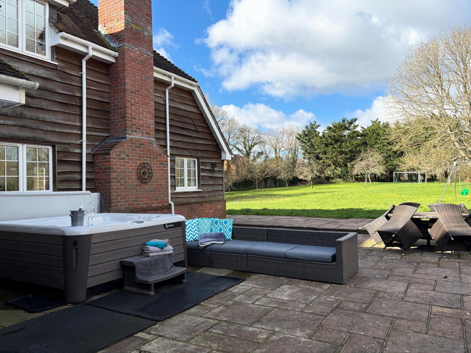 Langford Farmhouse - New Forest National Park Luxury 4Bd, Hot Tub, Cinema, 10 Acres Bartley Kültér fotó